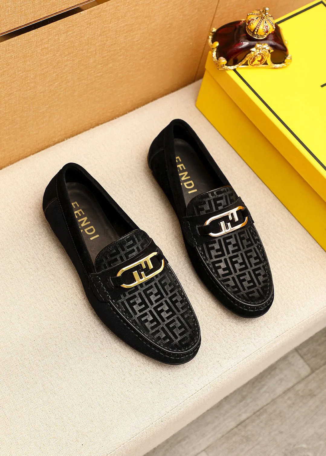 Men's shoes 💰380 💐 Product trademark: FENDI [Fendi] Doudou shoes Regular size: 38-44 (45🉑️customized) Product materials: Selected imported first-layer frosted cowhide embossed upper + luxury hardware buckle, imported pig lining. Strong three-dimensional visual effect, rubber outsole Color: 1⃣️color optional